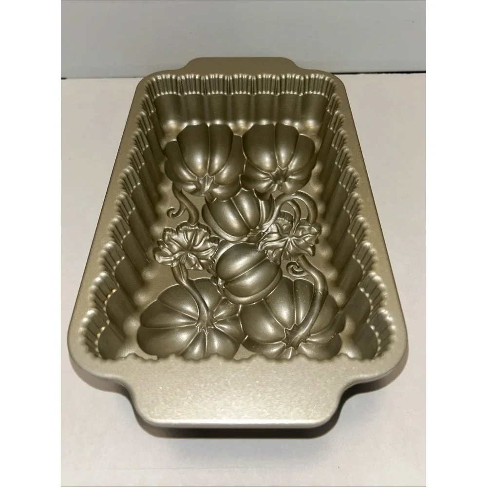 NORDIC WARE 3D‎ Pumpkin Parch Loaf Pan 6-CUP Heavy Cast Non-stick 8